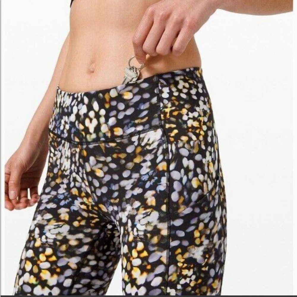 Lululemon Speed Up “Metropolis” Running Tights.